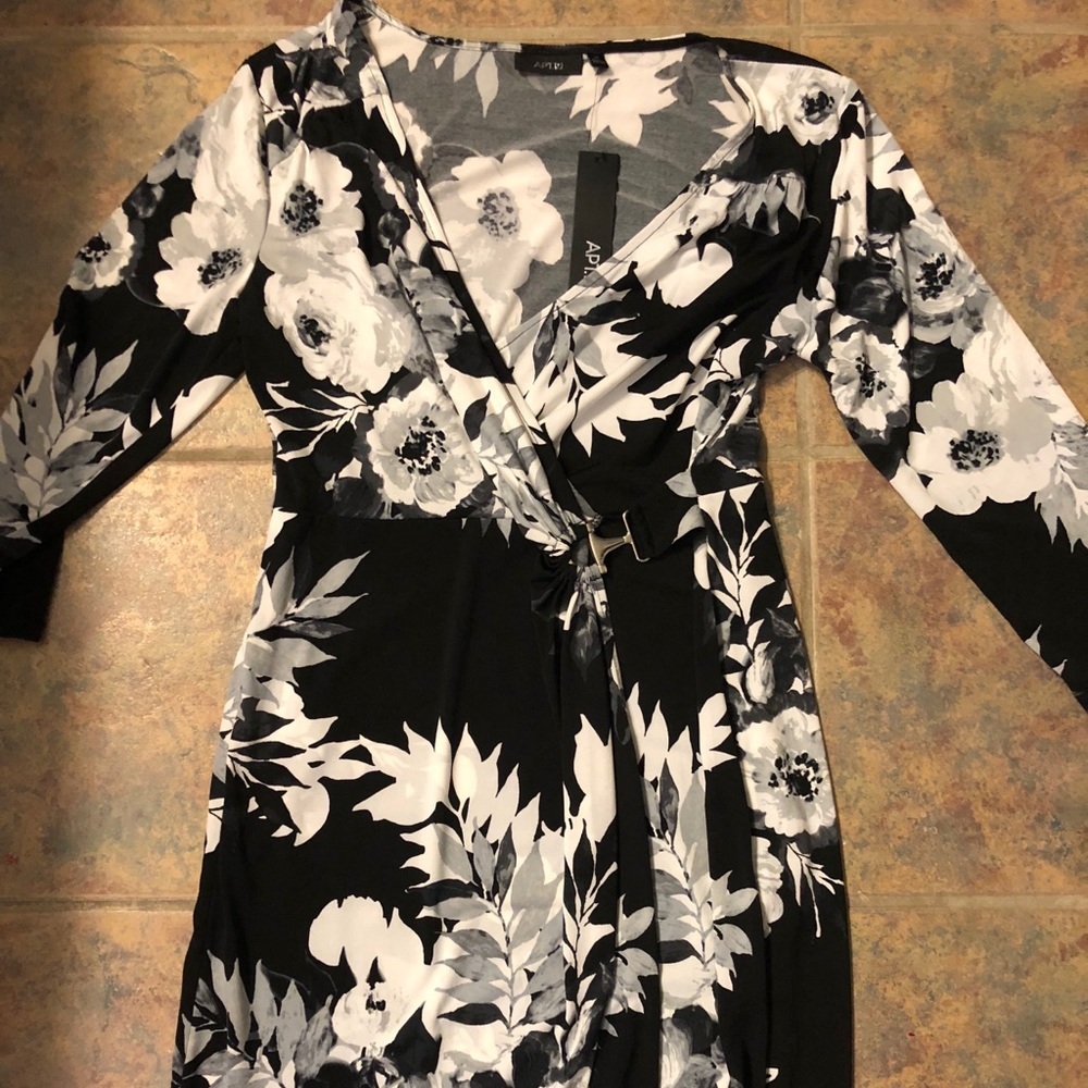 NWT [APT. 9] M black & white floral long dress